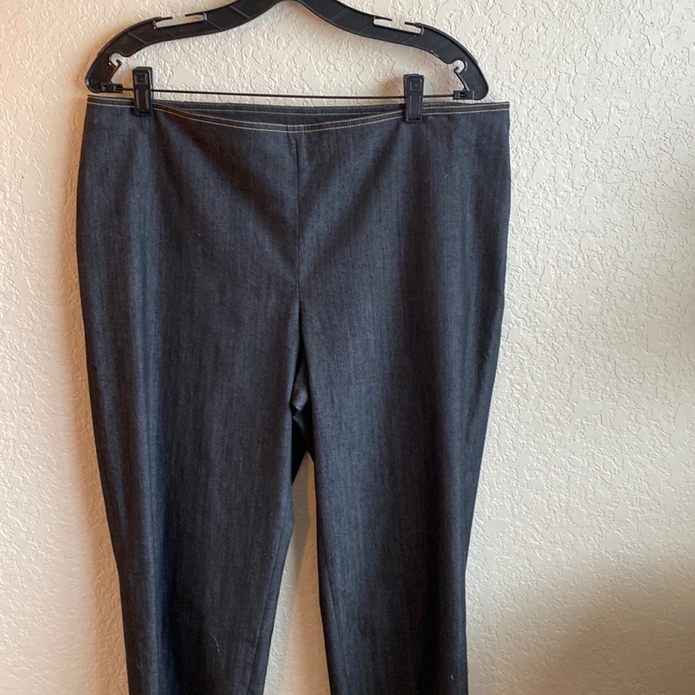 Excellent condition St. John denim Capri pants